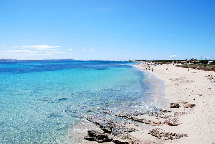 Navega en ruta por Ibiza y Formentera hacia Ses Salines