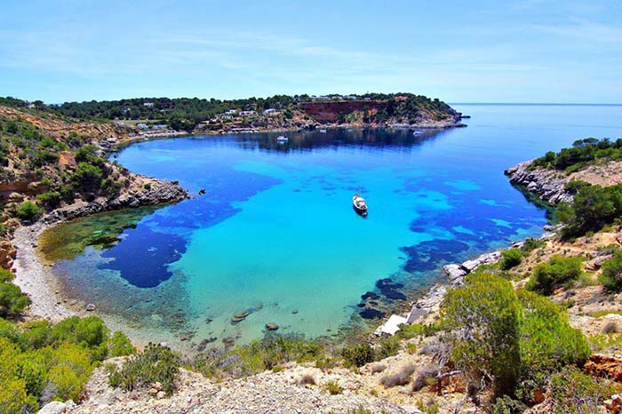 Navegar en ruta por Ibiza y Formentera a Cala Porroig
