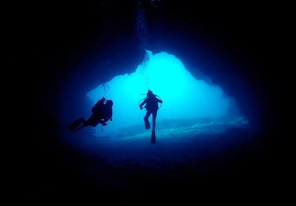 Cueva Azul en ruta de navegación por Split, Croacia
