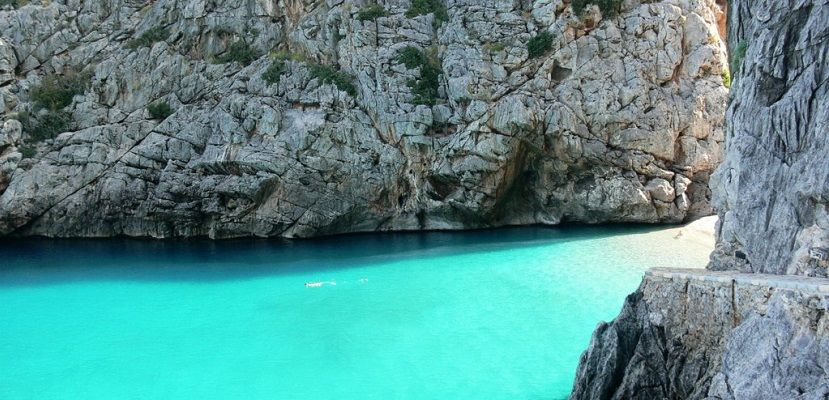 Cala de Sa Calobra, una de las mejores playas de las Islas Baleares