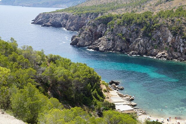 Las mejores calas a visitar en excursiones en barco en Ibiza