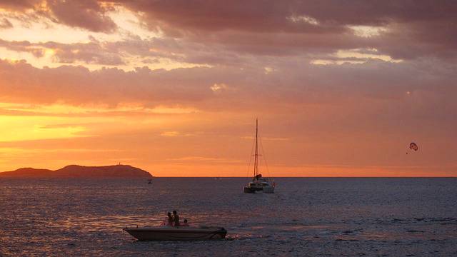 Los mejores atardeceres durante el alquiler de barco en Ibiza