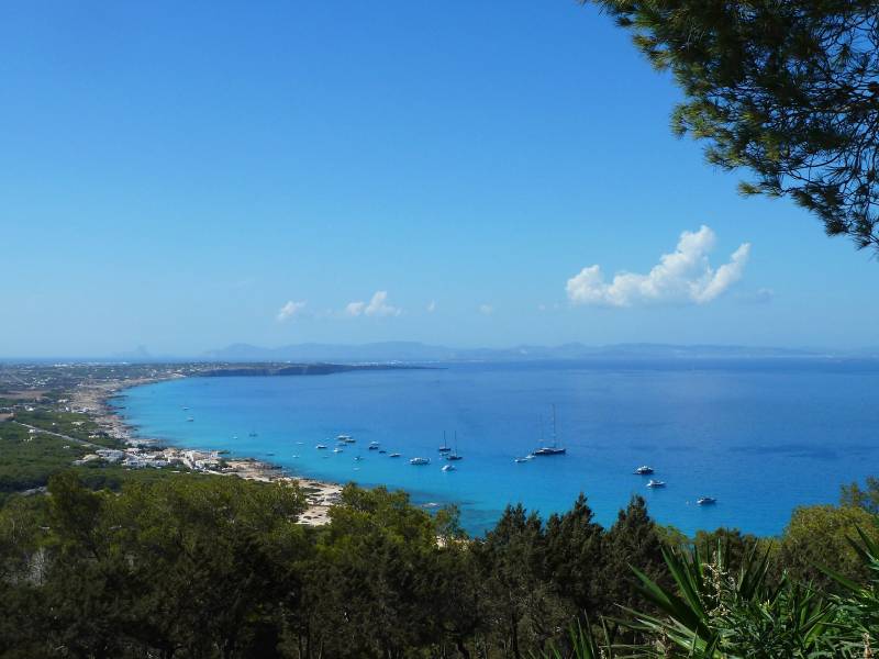Las increíbles calas de Formentera navegando