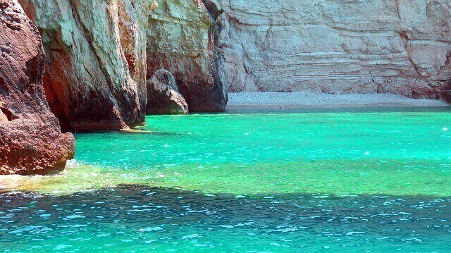 Visita aguas cristalinas en velero por las islas griegas