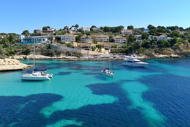 Fondea de paseo en catamaran por Mallorca