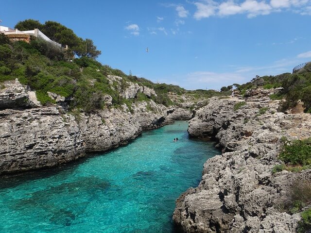 Hermosas calas para visitar en tus rutas por Menorca 