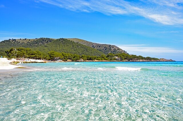 Playas preciosas para visitar en catamaran por Mallorca