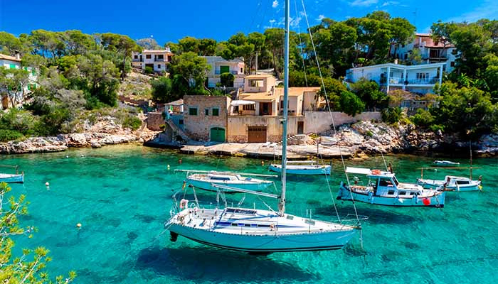 how to hire a boat in Mallorca