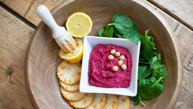 quick and tasty hummus to eat on board 